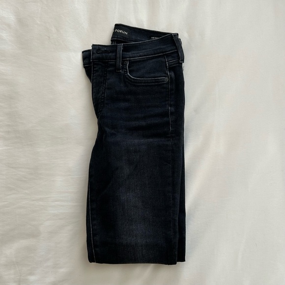 Aritzia Denim - Denim Forum The Nico Mid-Rise Skinny Crop Jeans